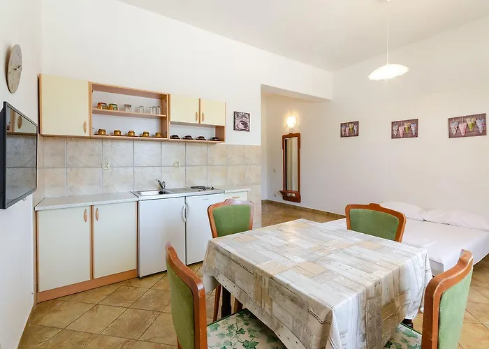 Beschauliches Nur 100 Meter Zum Mit Privater Terrasse, Parkplatz * Crikvenica
