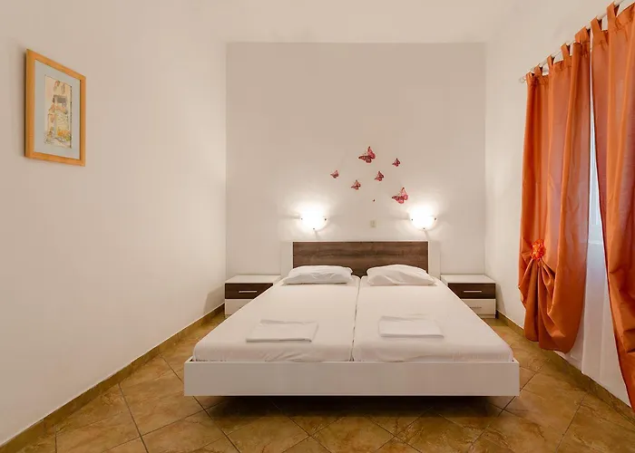 Beschauliches Nur 100 Meter Zum Mit Privater Terrasse, Parkplatz Crikvenica