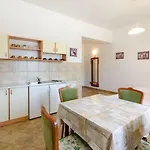 Beschauliches Nur 100 Meter Zum Mit Privater Terrasse, Parkplatz * Crikvenica