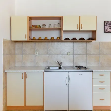 Beschauliches Nur 100 Meter Zum Mit Privater Terrasse, Parkplatz *