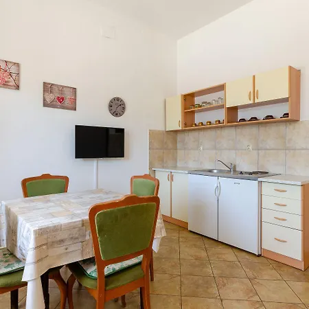 Apartment Beschauliches Nur 100 Meter Zum Mit Privater Terrasse, Parkplatz Crikvenica