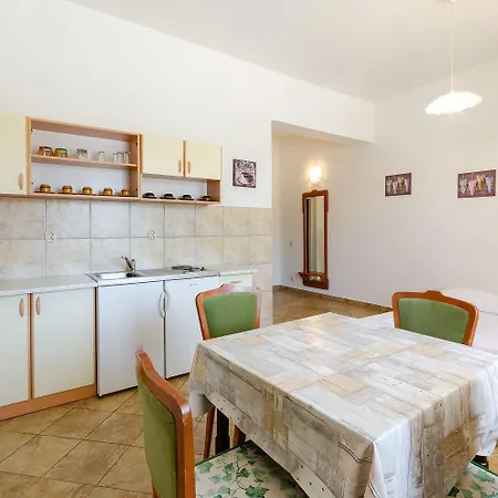 Beschauliches Nur 100 Meter Zum Mit Privater Terrasse, Parkplatz * Crikvenica