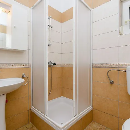 Beschauliches Nur 100 Meter Zum Mit Privater Terrasse, Parkplatz Apartment *