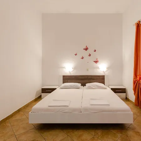 Beschauliches Nur 100 Meter Zum Mit Privater Terrasse, Parkplatz Crikvenica