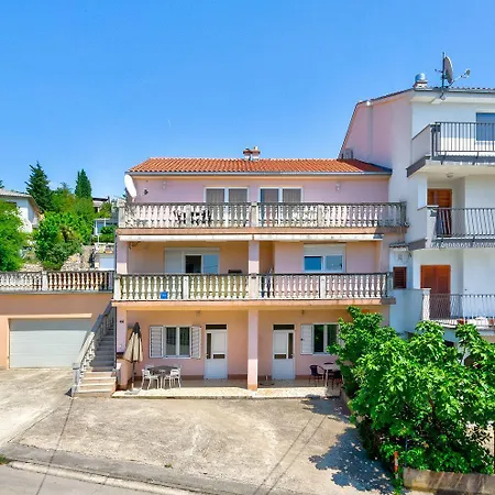 Beschauliches Nur 100 Meter Zum Mit Privater Terrasse, Parkplatz Apartment Crikvenica