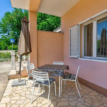 Apartment Beschauliches Nur 100 Meter Zum Mit Privater Terrasse, Parkplatz