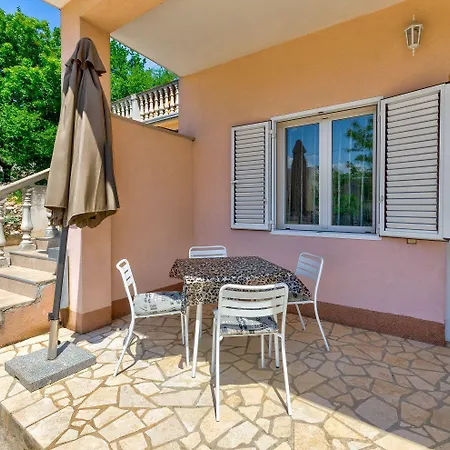 Beschauliches Nur 100 Meter Zum Mit Privater Terrasse, Parkplatz Apartment Crikvenica