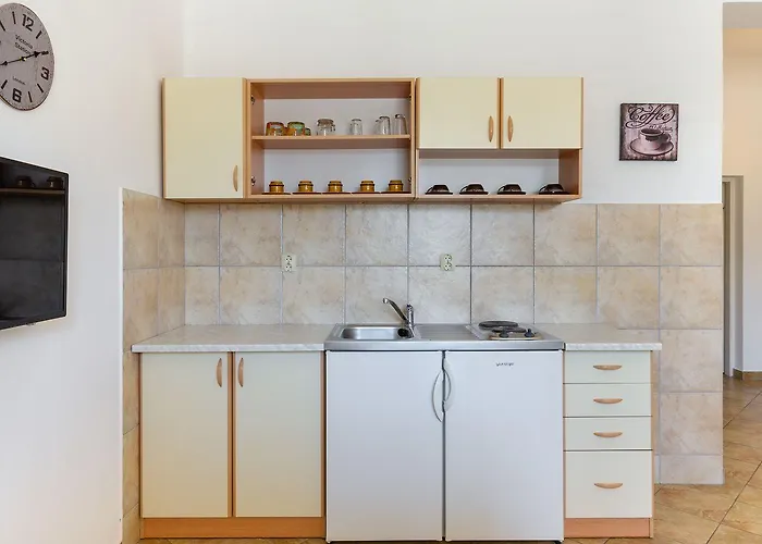Beschauliches Nur 100 Meter Zum Mit Privater Terrasse, Parkplatz *