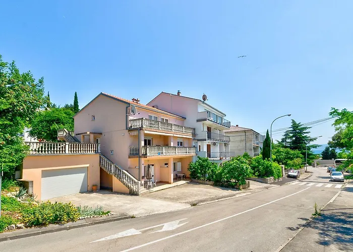 Beschauliches Nur 100 Meter Zum Mit Privater Terrasse, Parkplatz Crikvenica